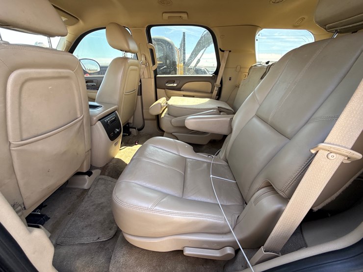 2010-chevrolet-tahoe-image-24