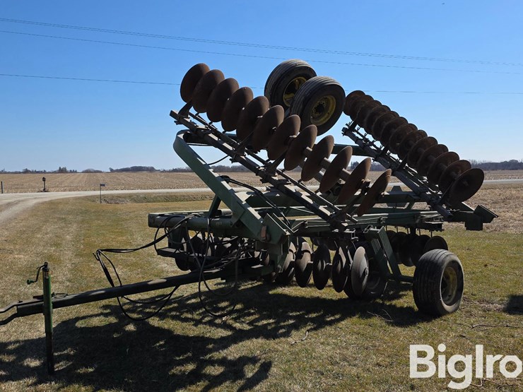 john-deere-220-image-1