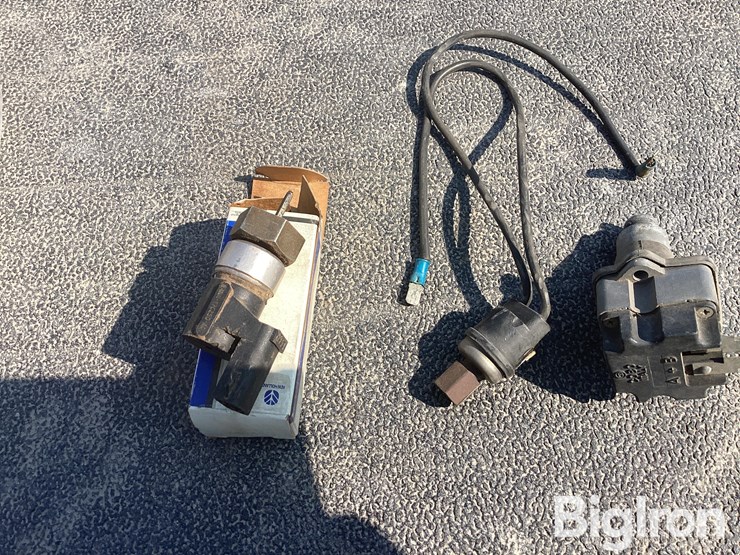 new-holland-35-image-9