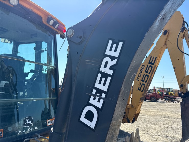 2024-deere-320-p-tier-image-7