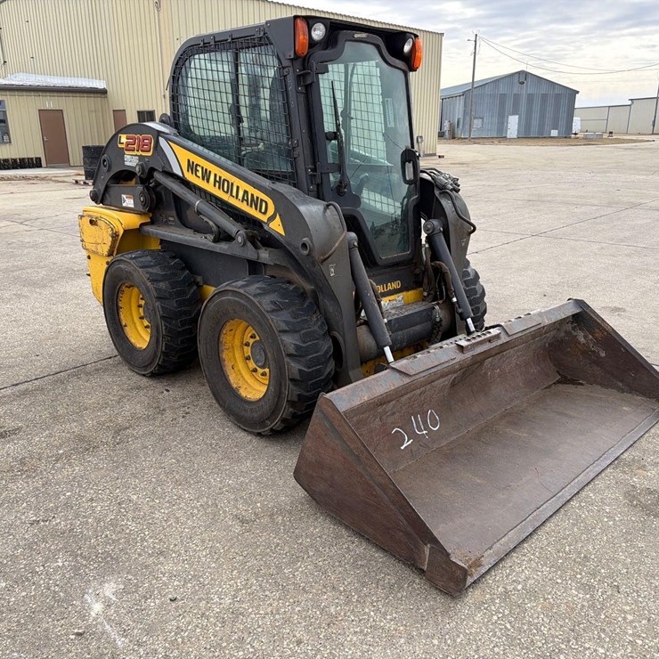 2011 NEW HOLLAND L218