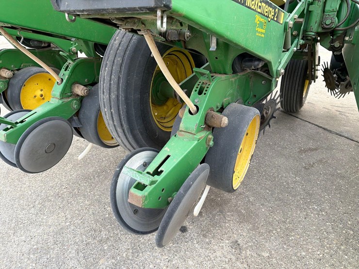 john-deere-7200-image-24