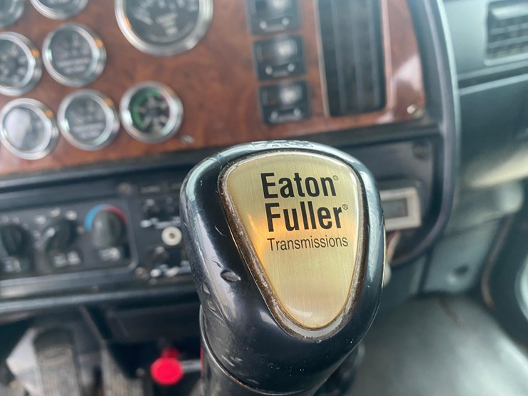 2002-peterbilt-379-image-109