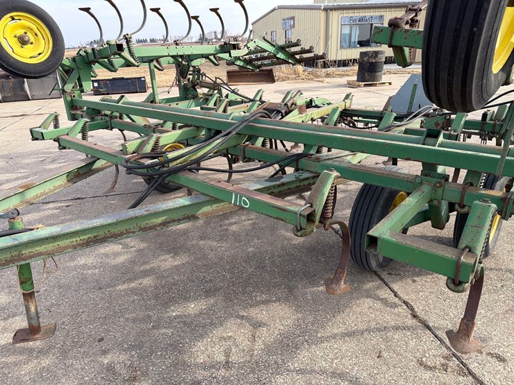 john-deere-1010-image-10