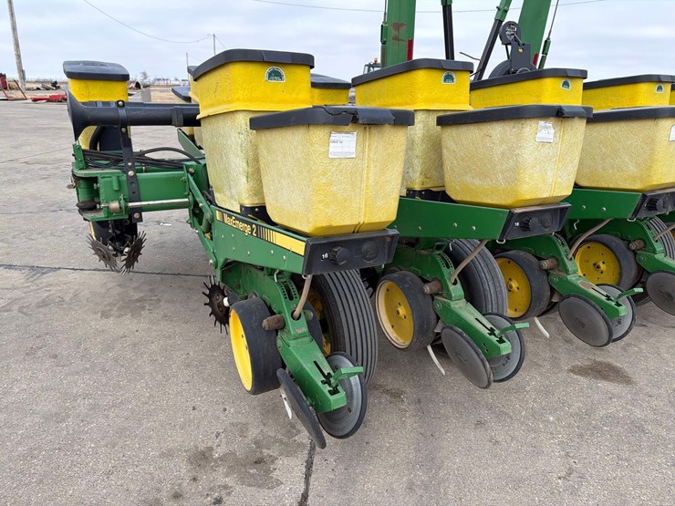 john-deere-7200-image-11