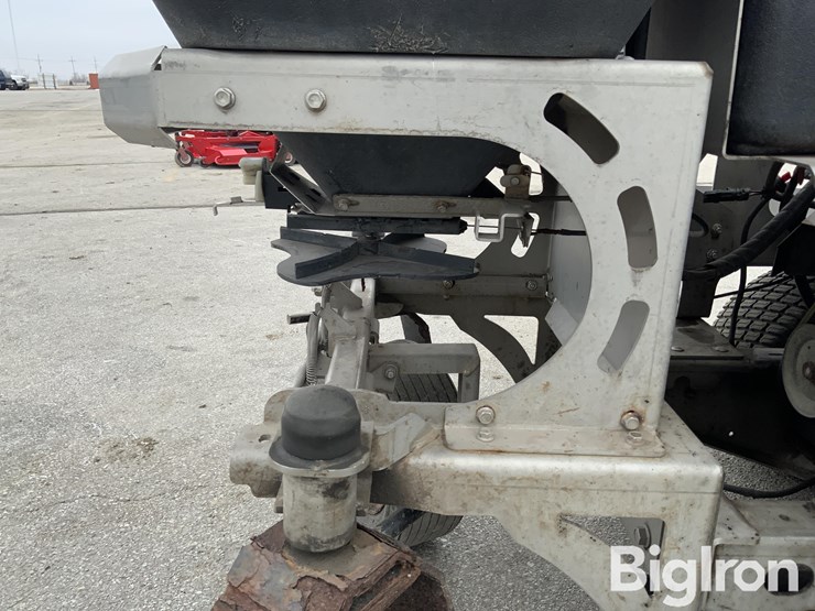 2016-massey-ferguson-730-image-13