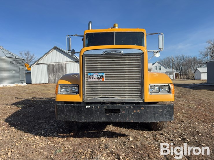 2001-freightliner-fld120-image-2