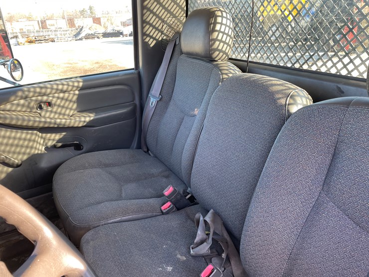 2005-chevrolet-3500-image-36