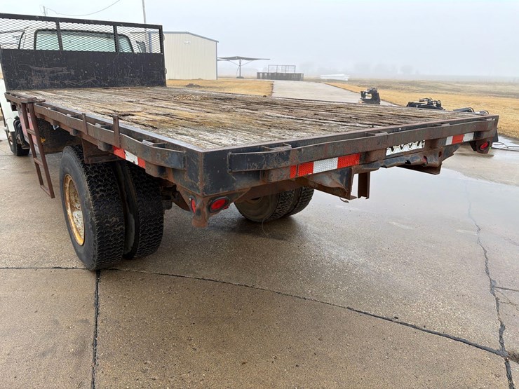 1990-ford-f700-image-7