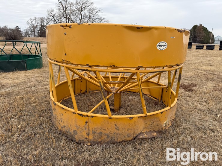 sioux-hanging-bale-feeder-image-2