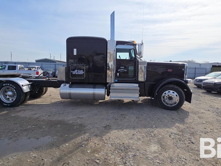 2022-peterbilt-389-image-4