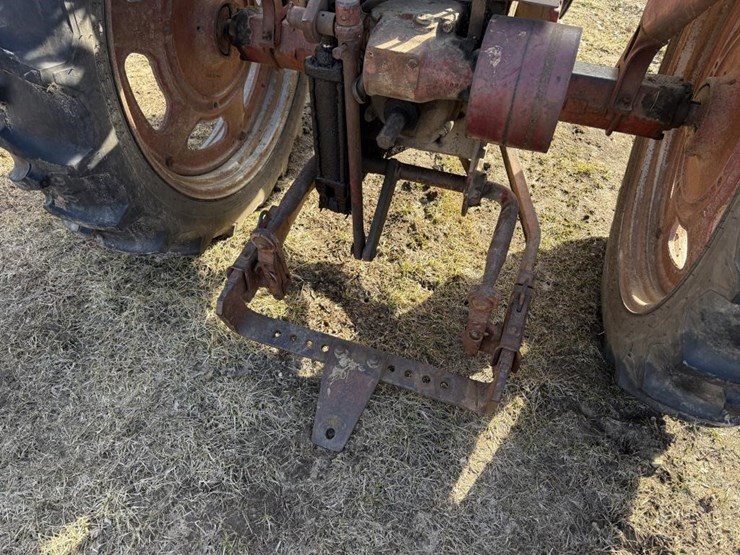 farmall-200-tractor-image-7