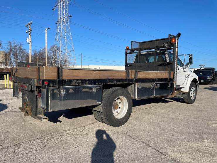 2009-ford-f750-xlt-image-5