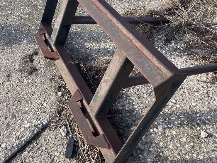 skidloader-quick-tach-bale-spear-image-3