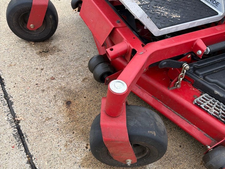 2019-toro-zero-turn-lawnmower-image-11