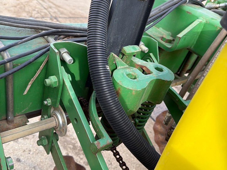 john-deere-7300-image-37