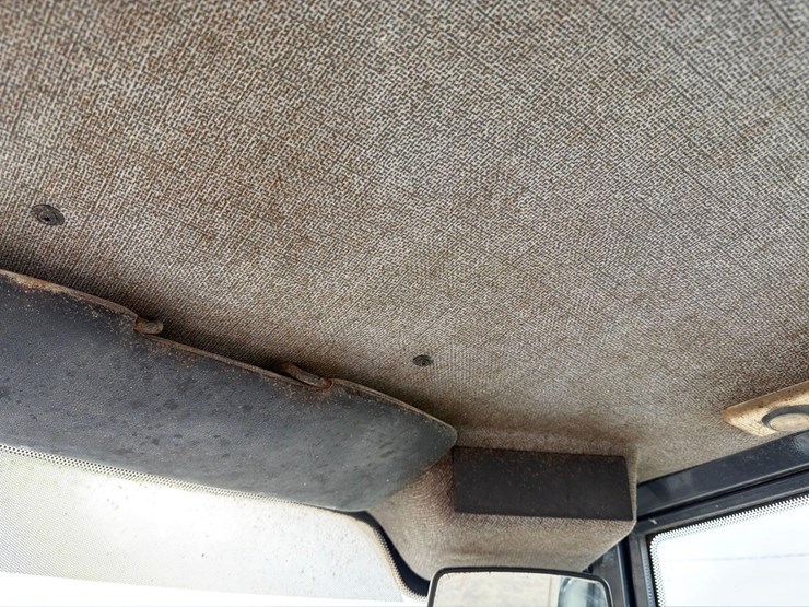 2016-deere-244k-image-45