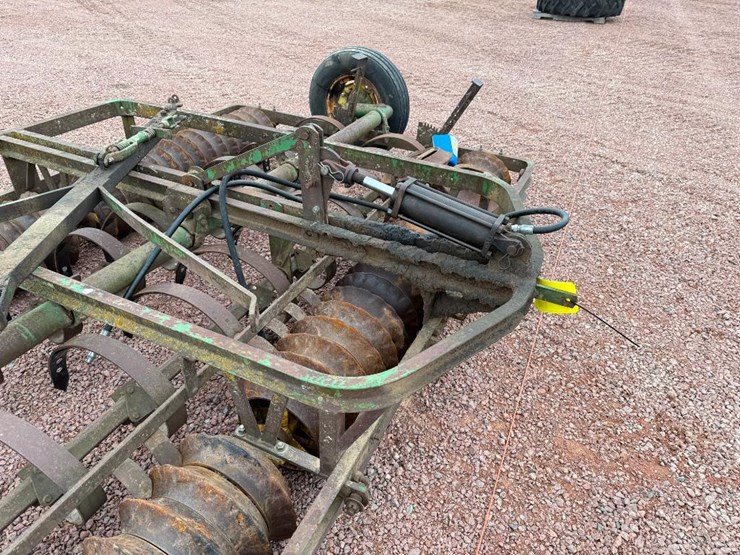 10-john-deere-10-image-12