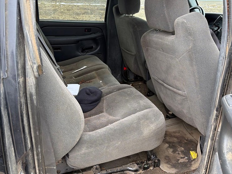 2004-chevrolet-2500-image-37