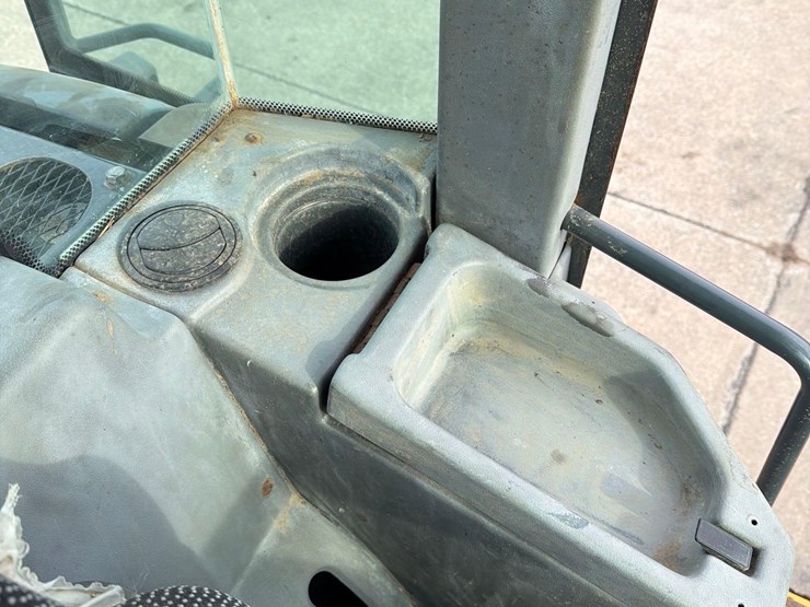 2016-deere-244k-image-43