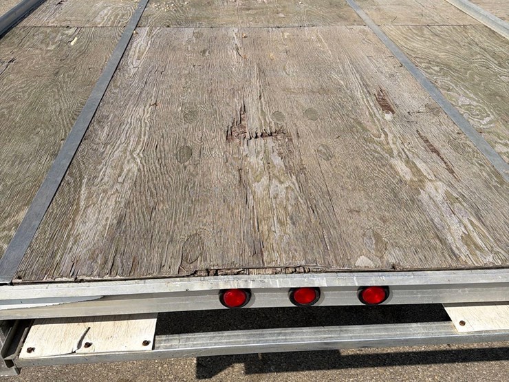 2005-newman-100”-x-22ft-snowmobile-trailer-image-23