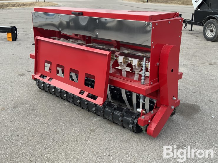 2025-massey-ferguson-730-image-5