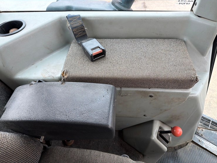 agco-white-6145-image-56