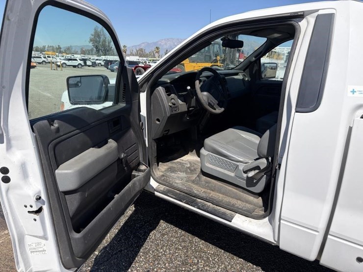 2014-ford-f150-xl-image-10