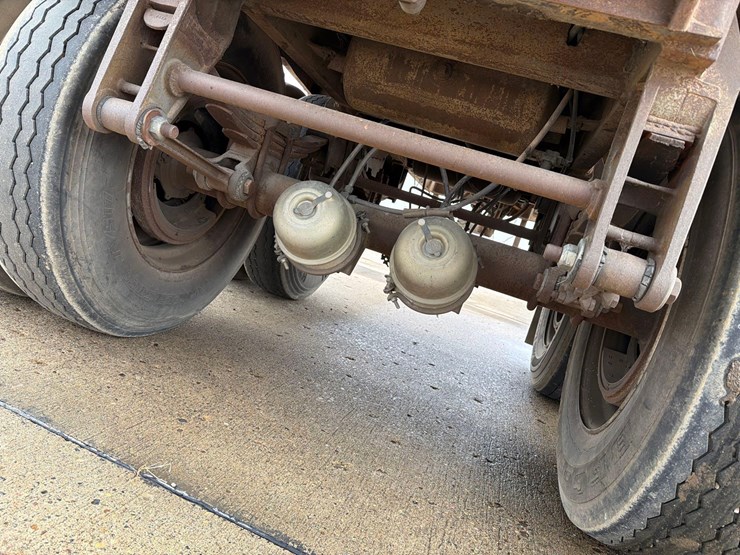 1999-bulkliner-36ft-semi-feed-trailer-image-32