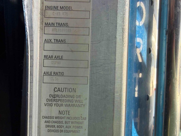 2004-kenworth-w900-image-5