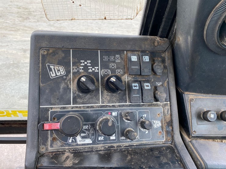 jcb-fast-trac-2140-image-48