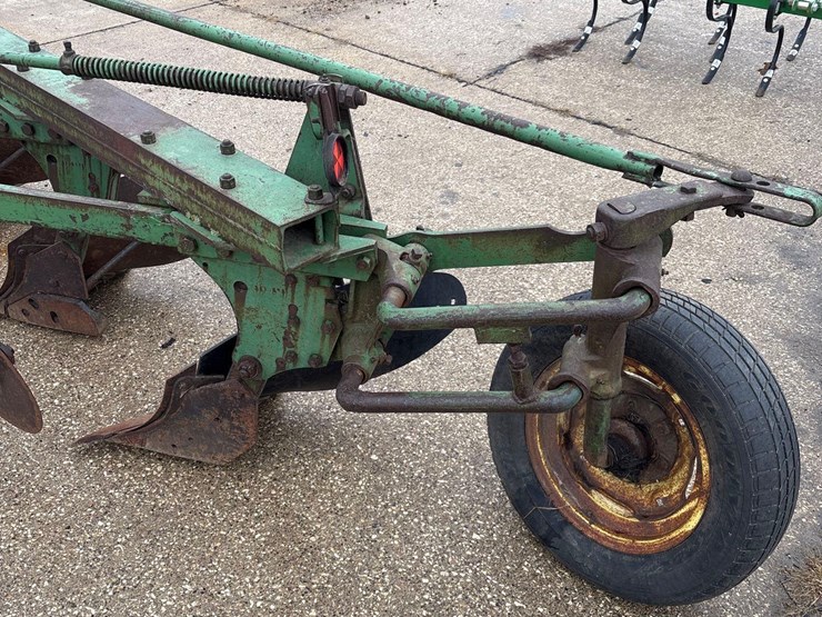 john-deere-4-bottom-plow-image-9