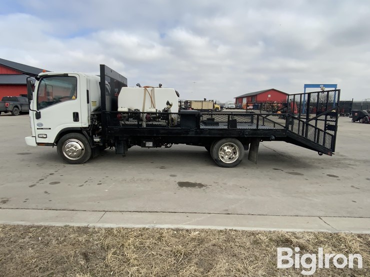 2013-isuzu-nrr-image-8