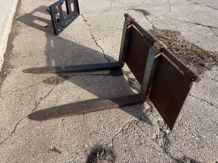 42”-skidloader-quick-tach-pallet-forks-image-5