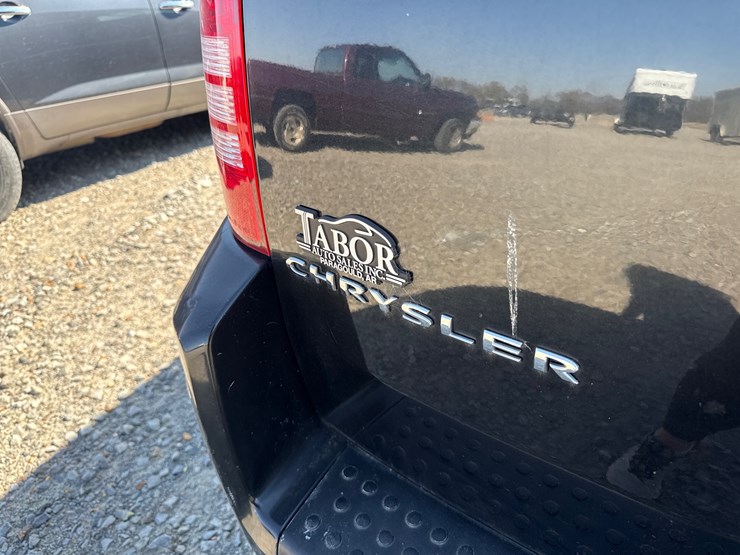 2009-chrysler-town-&-country-image-6