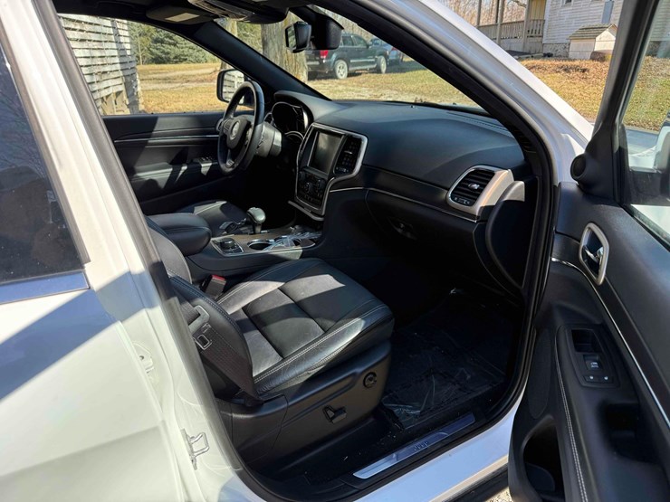 2015-jeep-grand-cherokee-image-26