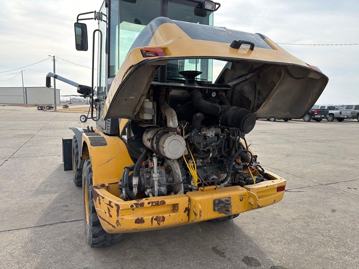 2016-deere-244k-image-52