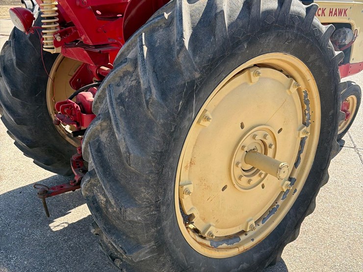 black-hawk-tractor-image-9