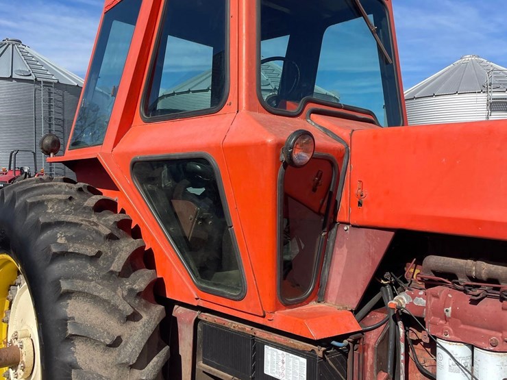 allis-chalmers-7040-2wd-tractor-image-12