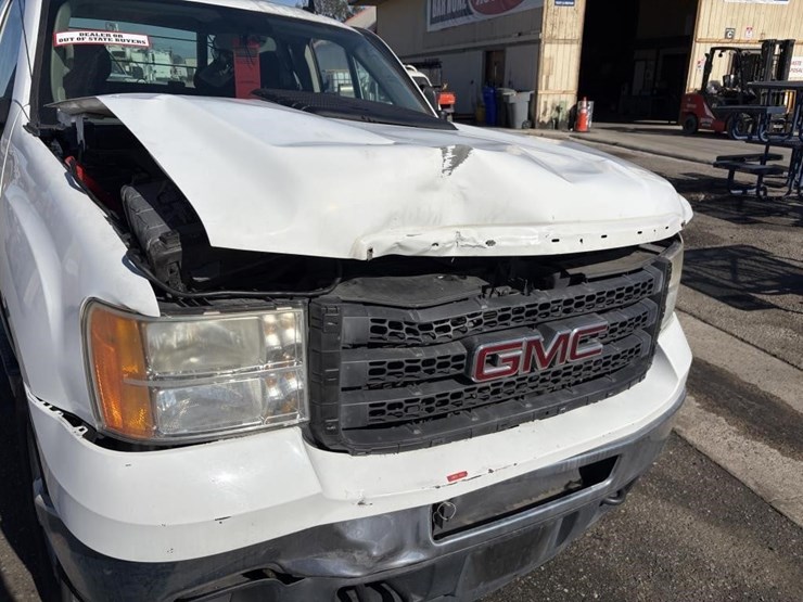 2012-gmc-sierra-2500-image-8