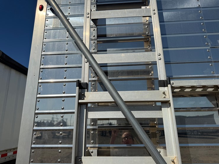 2022-wilson-hopper-bottom-image-10