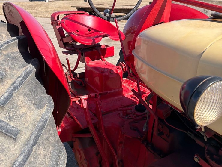 black-hawk-tractor-image-24