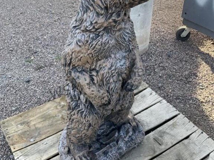 concrete-bear-statue-image-1