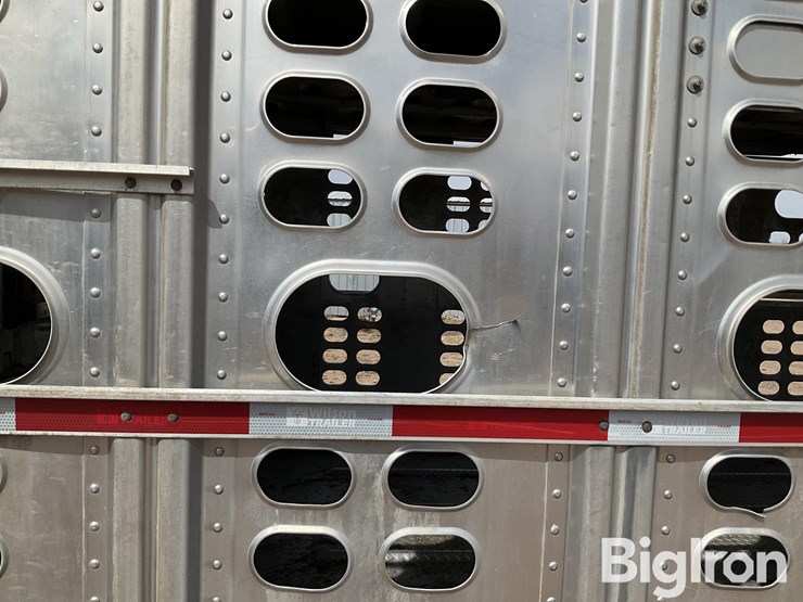 2015-wilson-livestock-trailer-image-20
