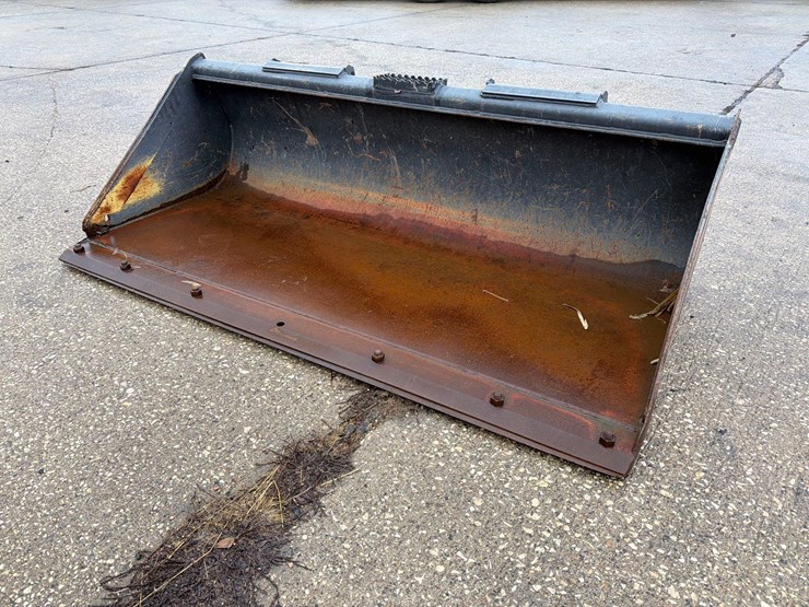 john-deere-72-image-1