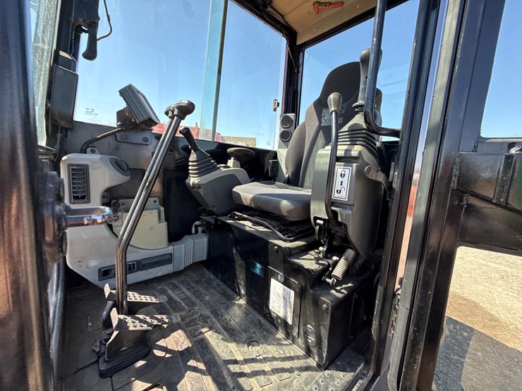 2017-caterpillar-305.5e2-image-21