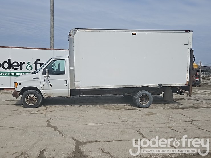 2002-ford-e450-image-1