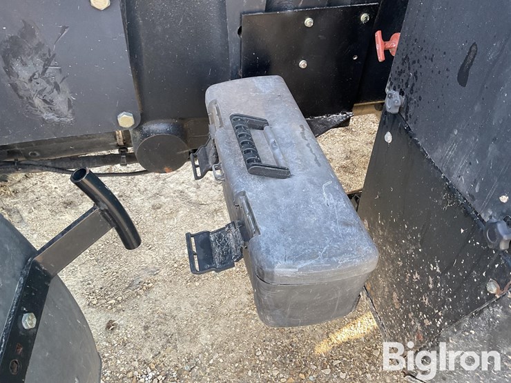 new-holland-275-image-11