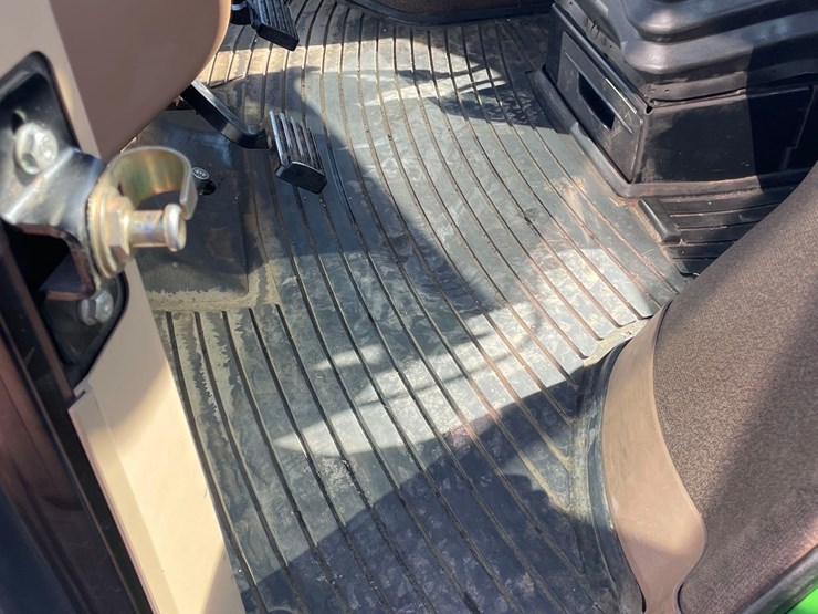 2004-john-deere-8120-image-29