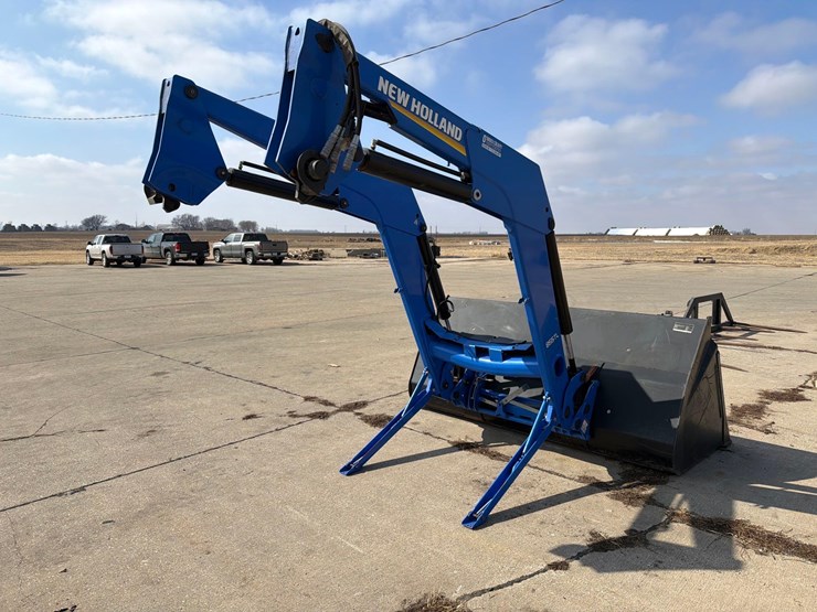 2013-new-holland-855tl-image-2